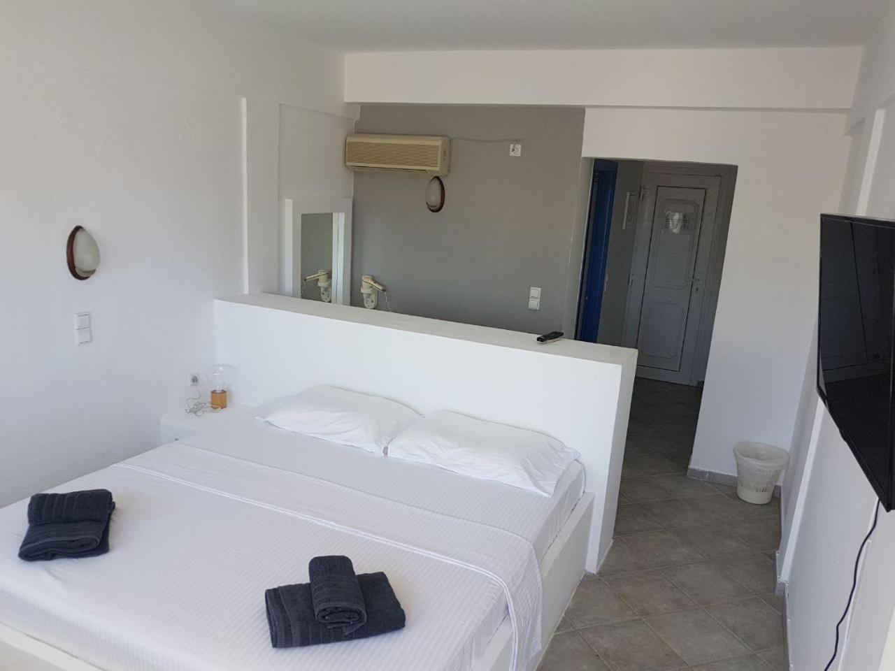 Lagada Beach Hotel Adamantas  ภายนอก รูปภาพ