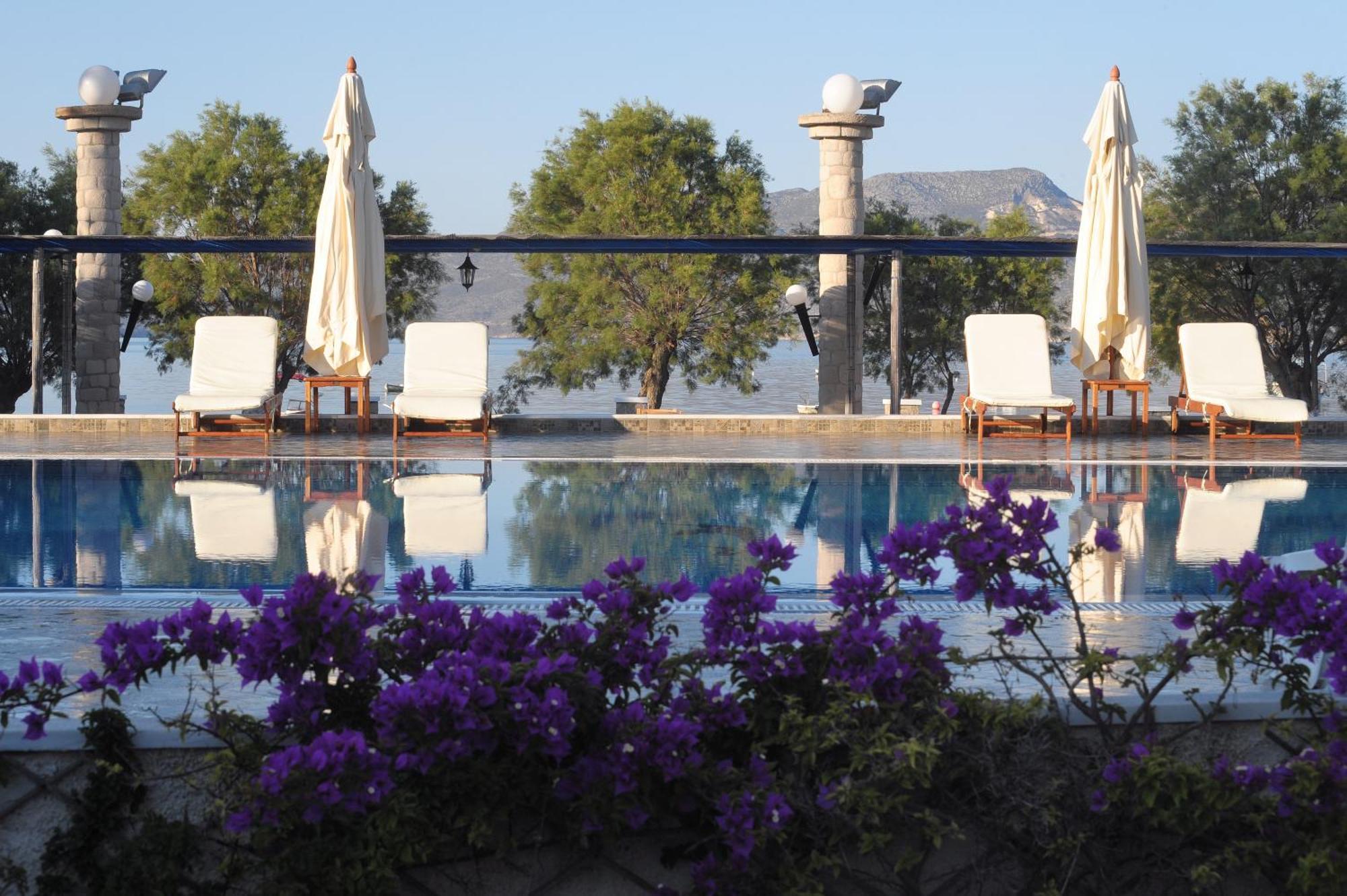 Lagada Beach Hotel Adamantas  ภายนอก รูปภาพ